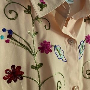 Haband Women’s SZ L Floral embroidered light peach Button Down top